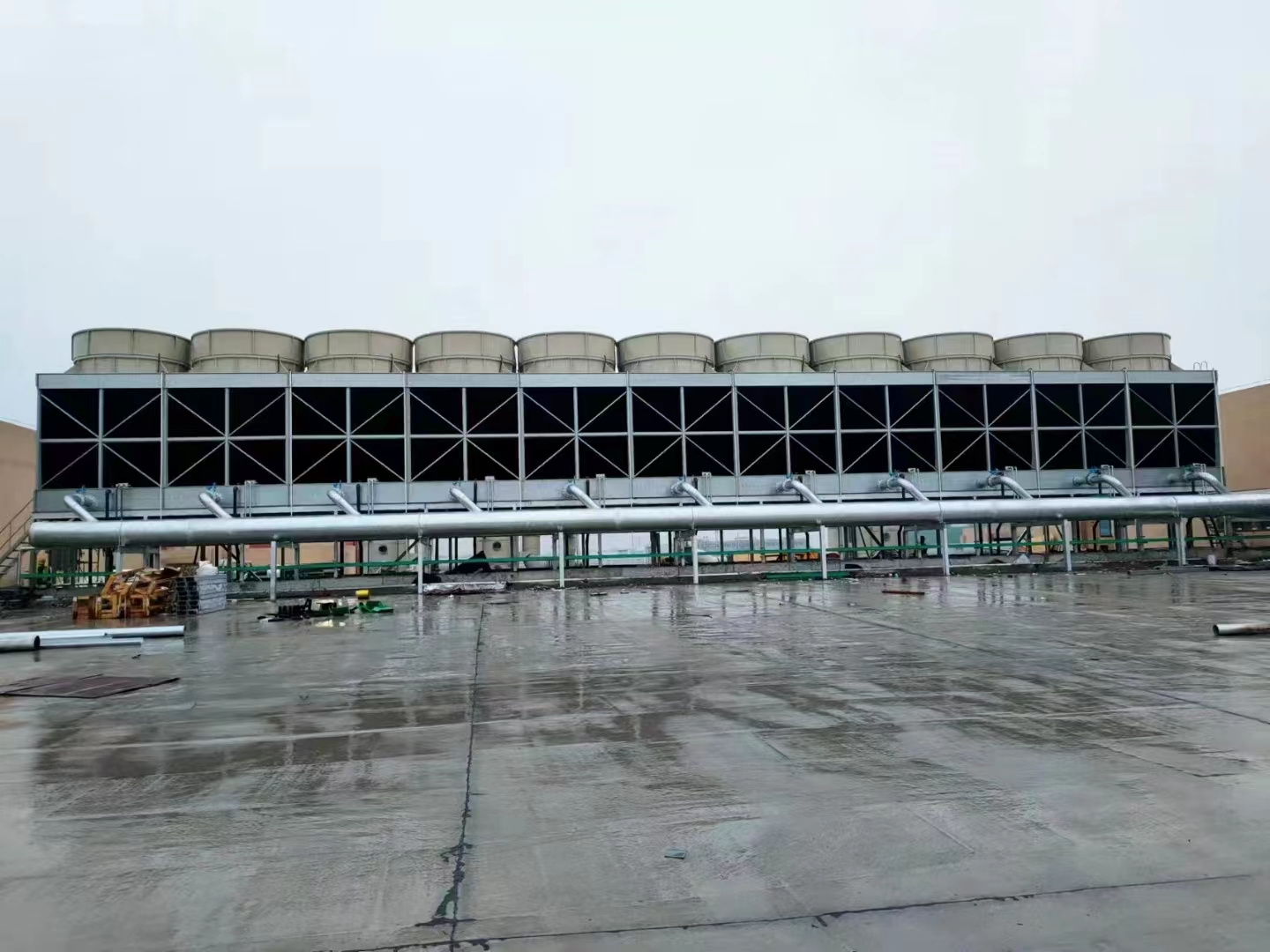 橫流封閉式冷卻塔漏水該如何處理,封閉式冷卻塔工作原理